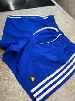 Adidaksen uimasortsit