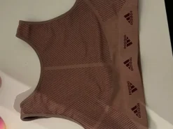Adidas top