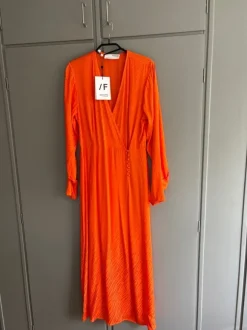 Aldrig använd klänning i storlek 38 från Selected Femme