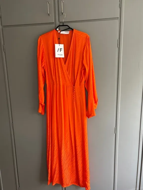 Aldrig använd klänning i storlek 38 från Selected Femme