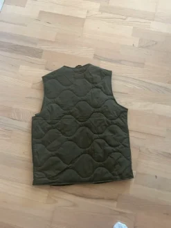 Arket inspireret vest