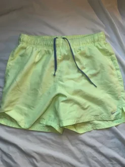 Badbyxor från Nike
