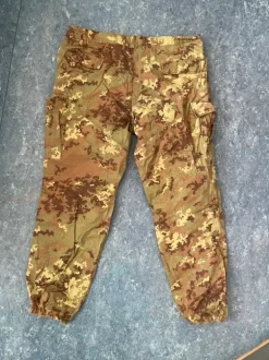 Baggy camo pants