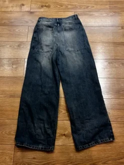 Baggy jeans house