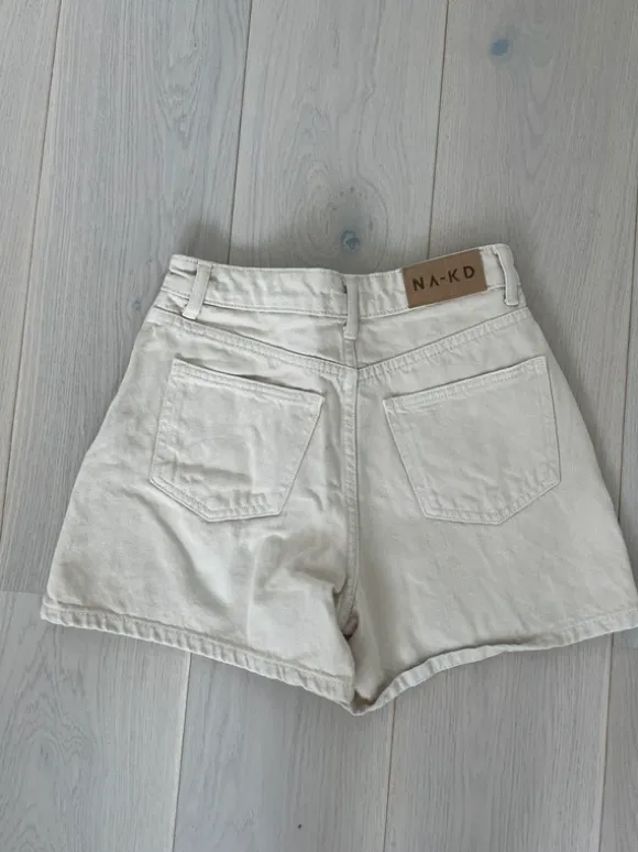 Beiga shorts