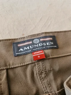 Beiga/tan shorts från Amundsen