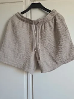 Beige shorts med struktur – Lager 157 – storlek S