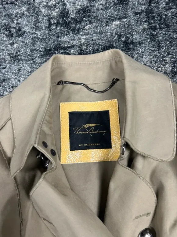 Beżowy płaszcz trencz Thomas Burberry vintage y2k różowe detale