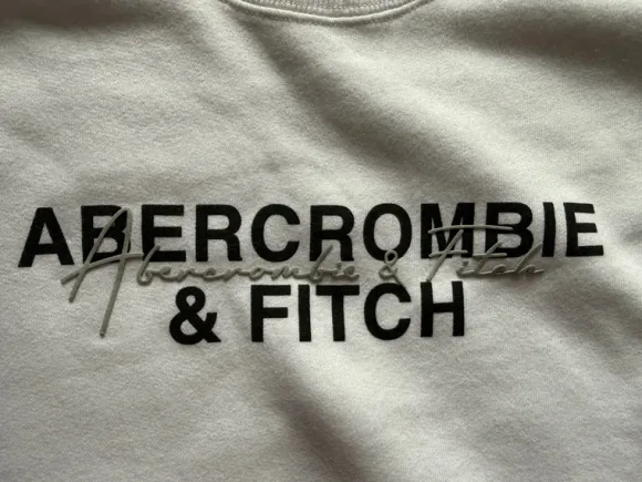 Biała krótka bluza Abercrombie & Fitch z UsA– NOWA z metką