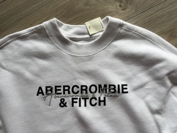 Biała krótka bluza Abercrombie & Fitch z UsA– NOWA z metką