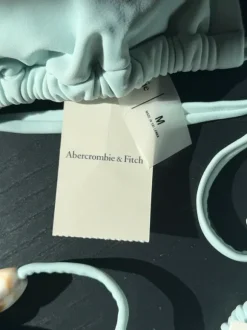 Bikini med knytdetaljer & pärlor