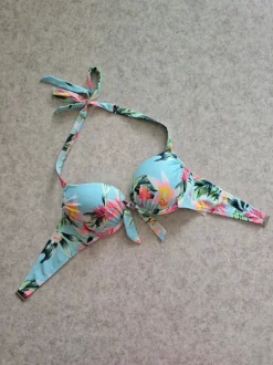 Bikinien yläosa