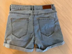 Blå jeansshorts från vero moda