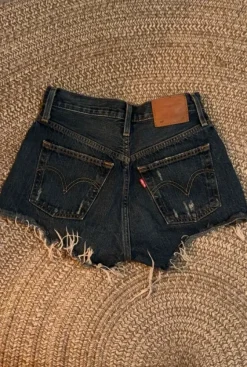 Blå Levis shorts w23