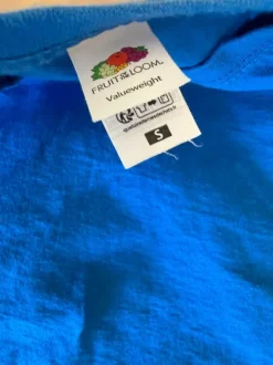 Blå t shirt