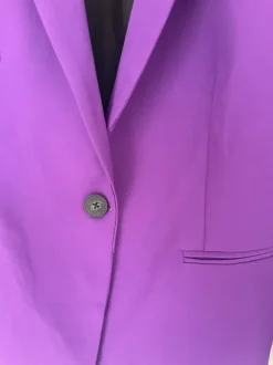 Blazer i en frisk lilla farve str. S mærke ukendt.