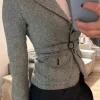 Blazer med bæltedetalje