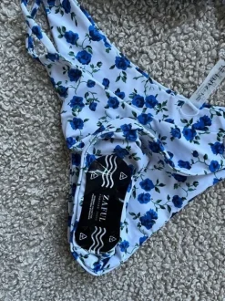 Blommig bikini