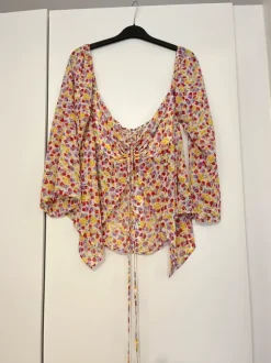 Blommig blus