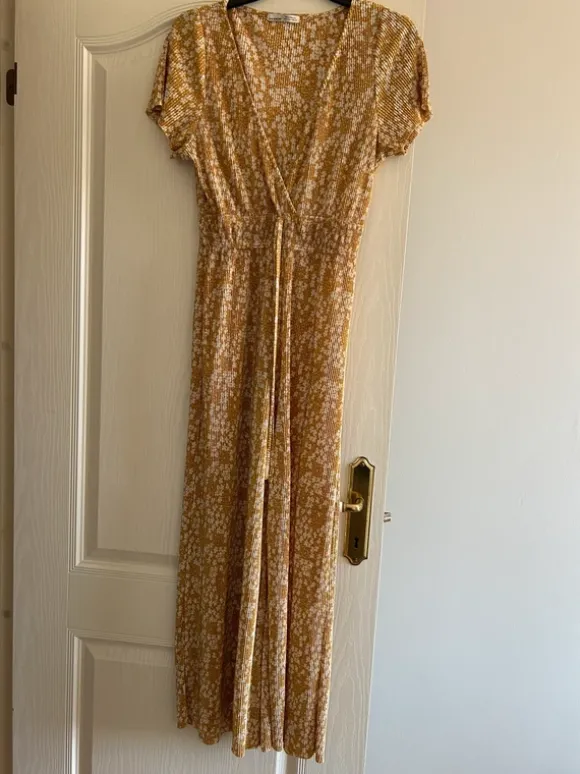 Blommig byxdress