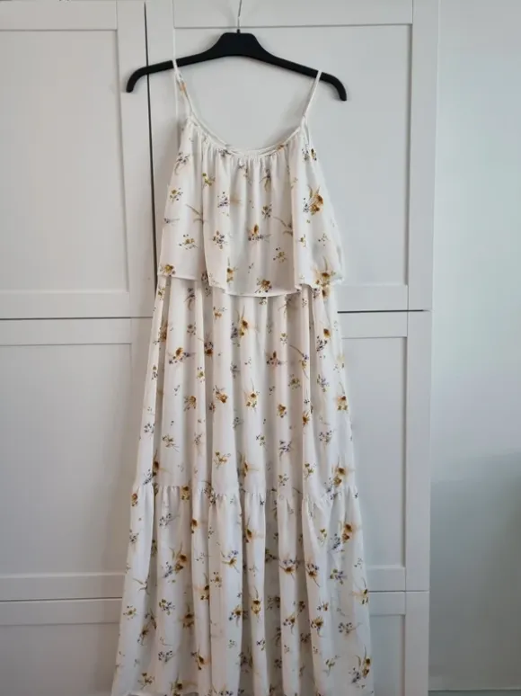 Blommig gravid och amningsklänning