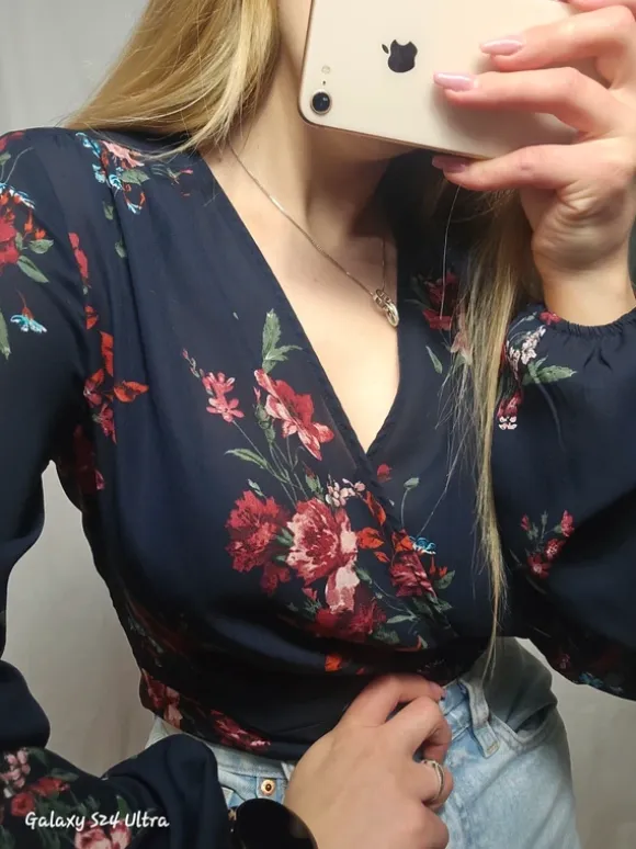 Bluzka kopertowa Gina Tricot kwiaty granatowa elegancka r. 40 L floral