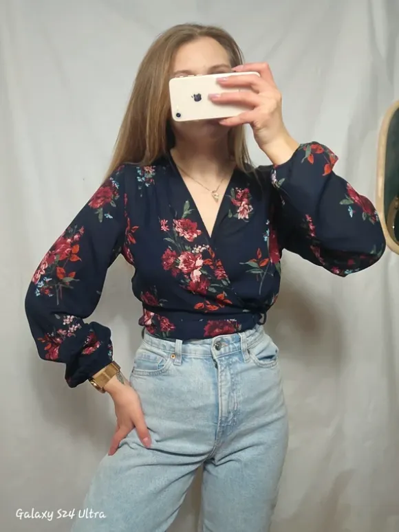 Bluzka kopertowa Gina Tricot kwiaty granatowa elegancka r. 40 L floral