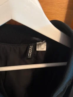 bomberjacka från H&M – svart/blå