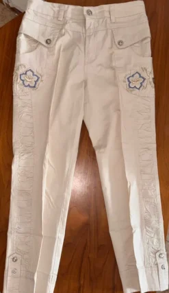 Broderade beige cargobyxor