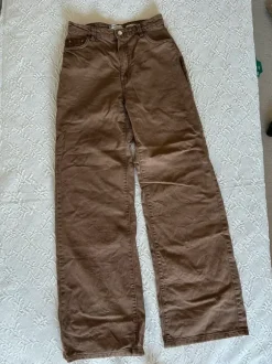 Brune jeans