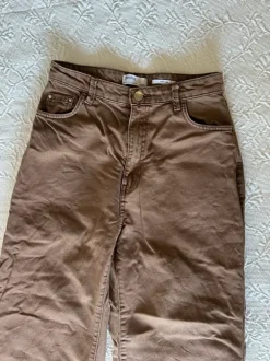 Brune jeans