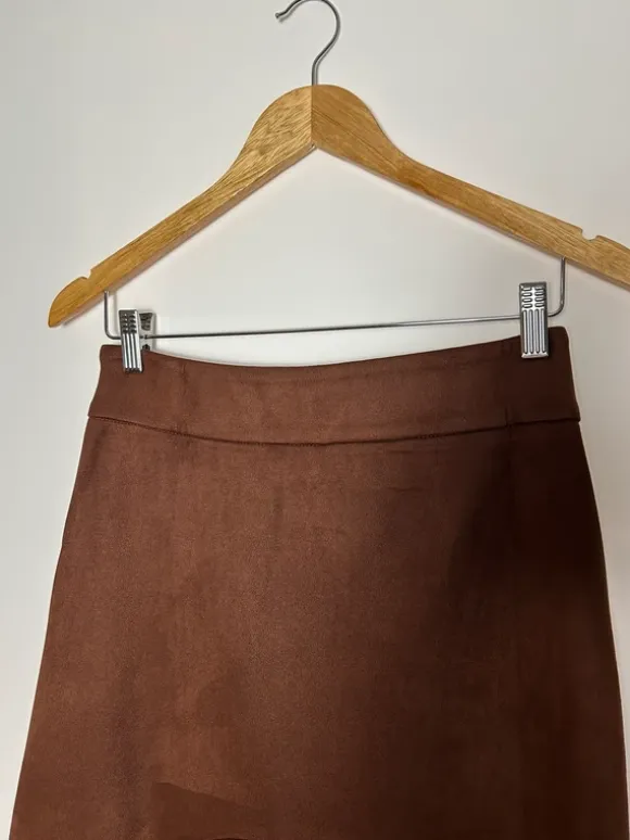 Brązowa asymetryczna spódnica z falbanami imitacja zamszu boho M