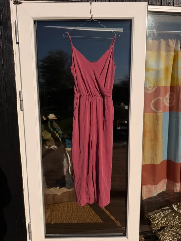 Buksedragt i syrenfarve
