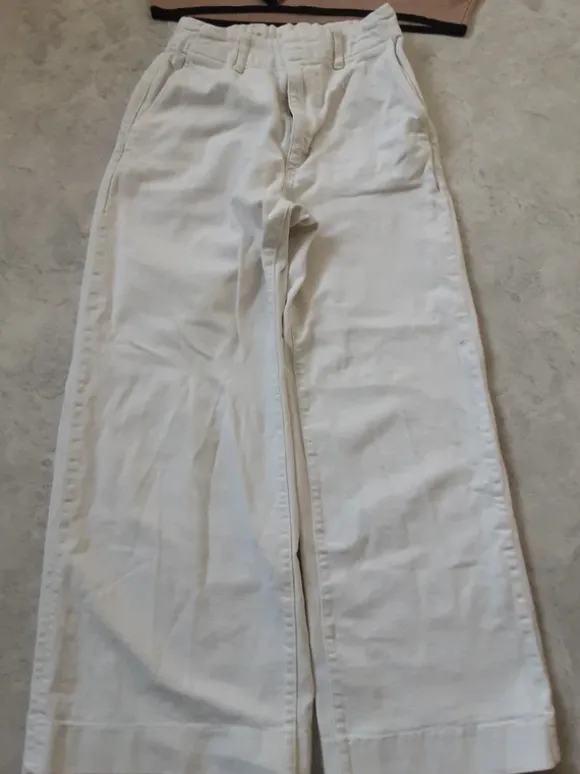 Bukser og strikbluse sæt. Str. S. Pris. 35.00kr.