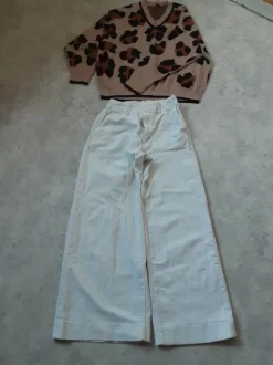 Bukser og strikbluse sæt. Str. S. Pris. 35.00kr.