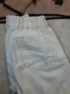 Bukser og strikbluse sæt. Str. S. Pris. 35.00kr.