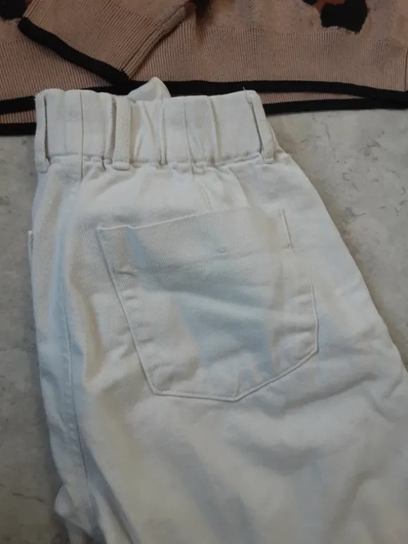 Bukser og strikbluse sæt. Str. S. Pris. 35.00kr.