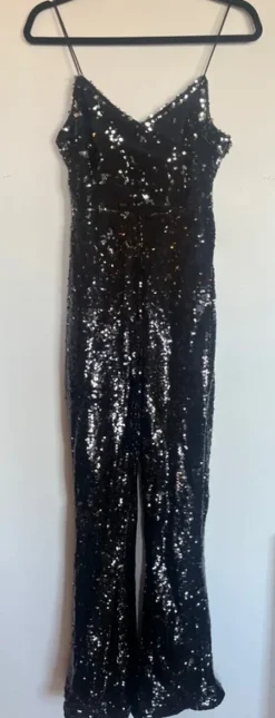 Byxdress med paljetter, Vanessa Moe