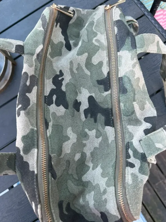 Camouflage taske i ruskind