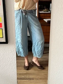 Capri pants