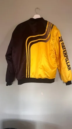 Caterpillar jacka – unik streetwear/workwear vibe