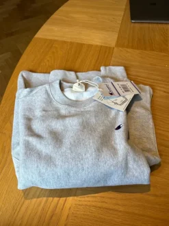 Champion Reverse Weave Crewneck Sweatshirt grå, strl M, oanvänd med tags