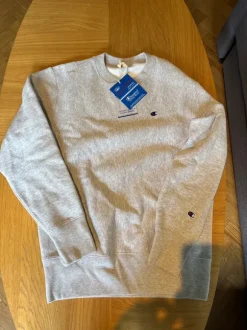 Champion Reverse Weave Crewneck Sweatshirt grå, strl M, oanvänd med tags
