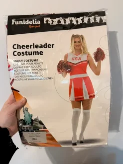 Cheerleader kostume med pomponer