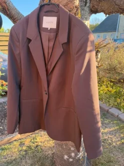 Chokoladebrun blazer fra Kaffe str 44