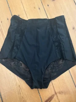 Control Shape Lace Shapewear Trusser.