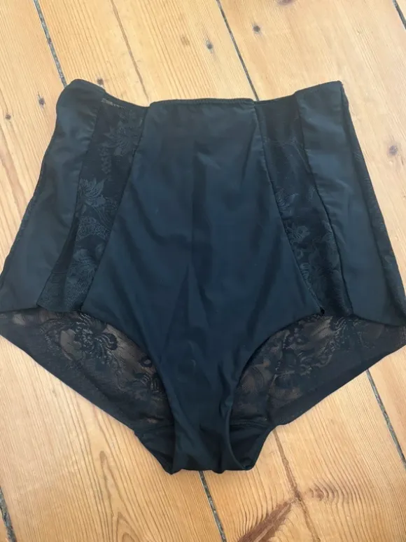 Control Shape Lace Shapewear Trusser.