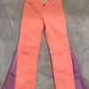 coola korall färgade jeans