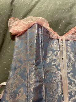 Corsage lilla og lyserød