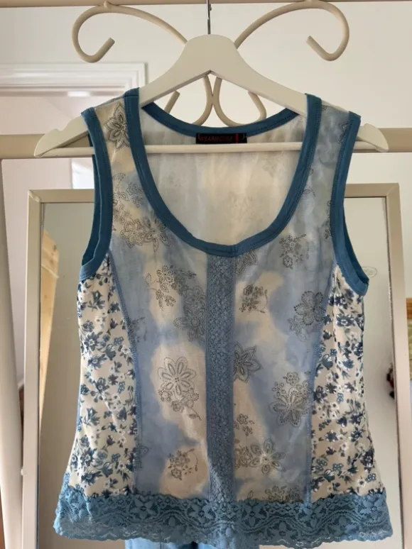 Cute vintage top